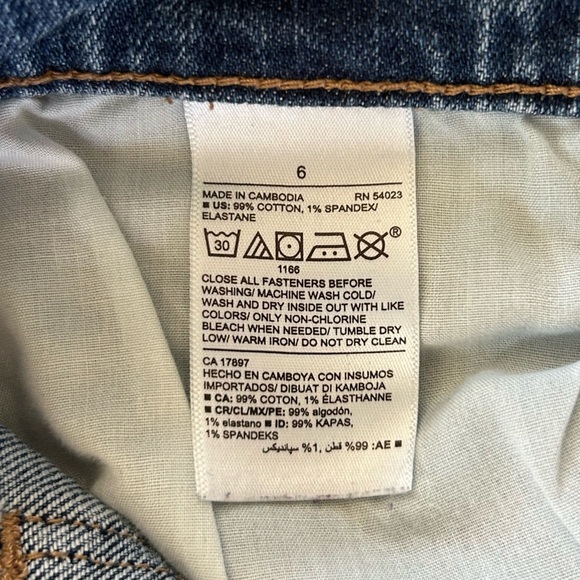 🔥Old Navy | Women's Medium Blue Distressed Mid-Rise Boyfriend Jeans raw hem sz 6 - Picture 2 of 16